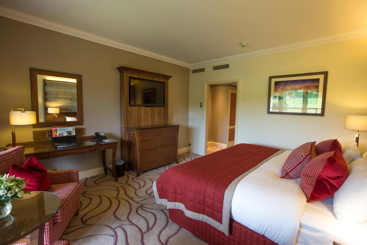 The Celtic Manor Resort Newport  Bagian luar foto A bedroom at the hotel