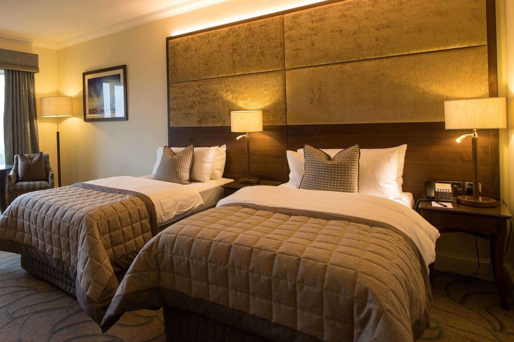 The Celtic Manor Resort Newport  Bagian luar foto A bedroom at the hotel