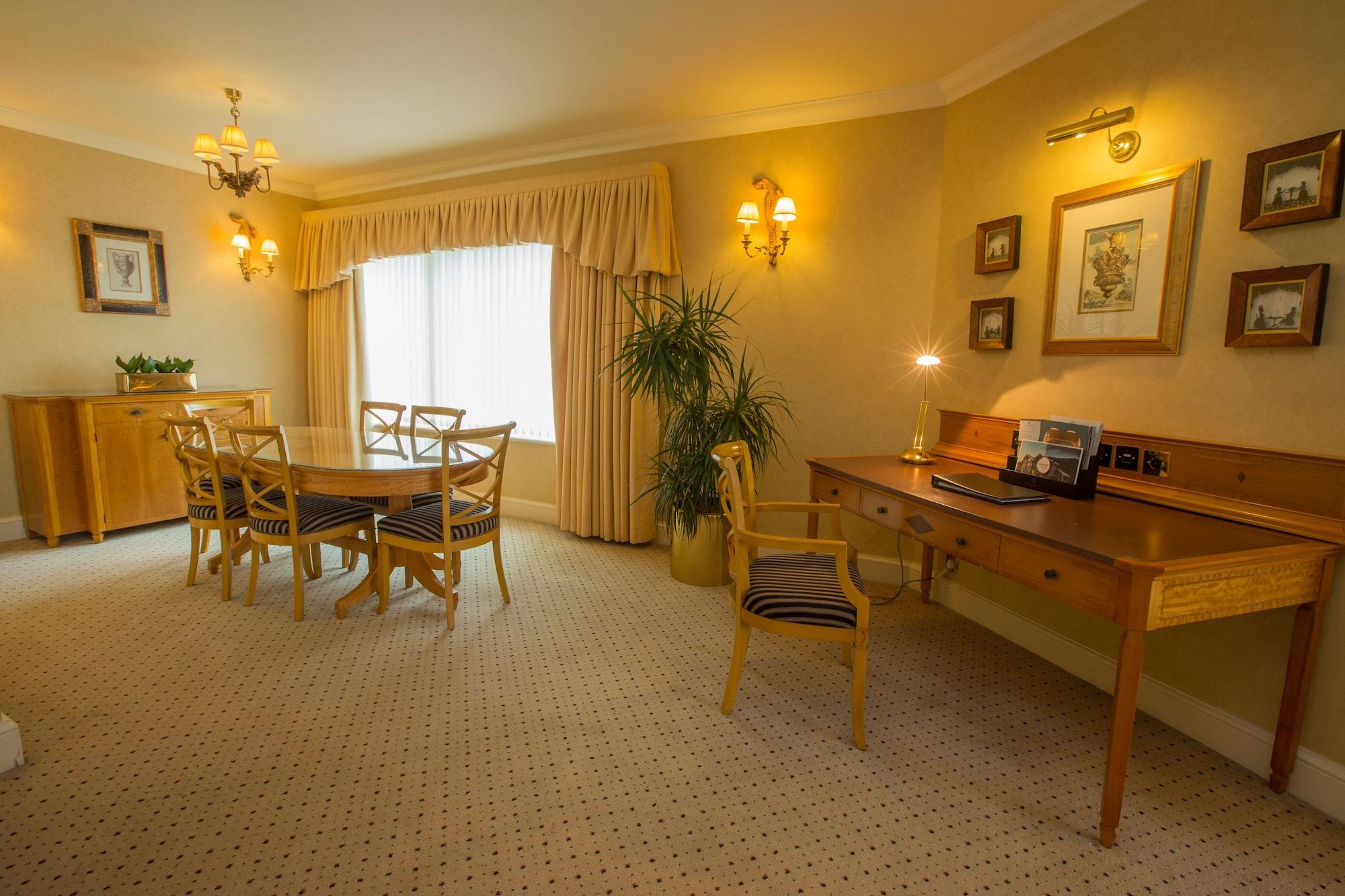 The Celtic Manor Resort Newport  Bagian luar foto A typical room at the hotel