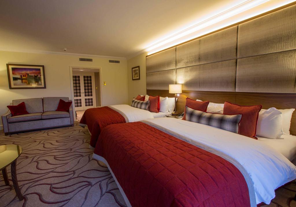 The Celtic Manor Resort Newport  Bagian luar foto A bedroom at the hotel